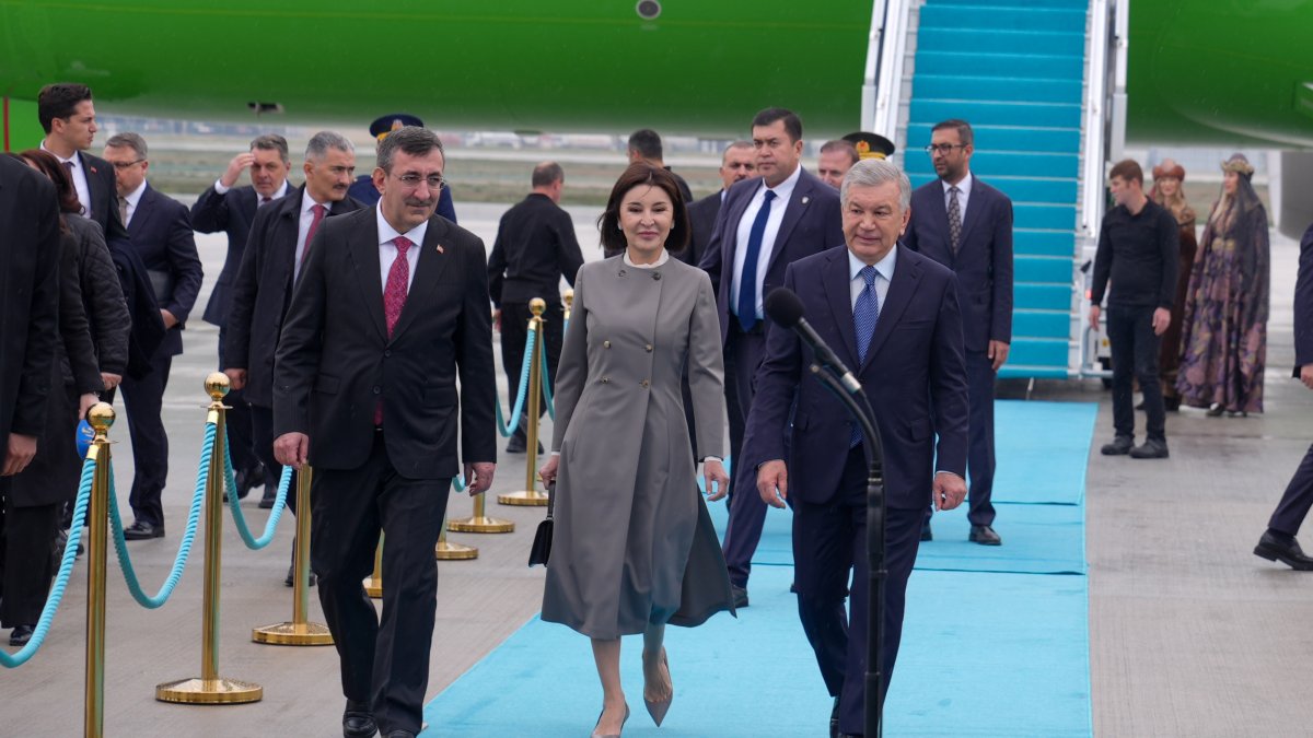 Uzbek President Shavkat Mirziyoyev and first lady Ziroat Mirziyoyev arrive at Ankara Airport, where they are welcomed by Vice President Cevdet Yılmaz, Ankara, Türkiye, Oct. 29, 2026. (AA Photo)