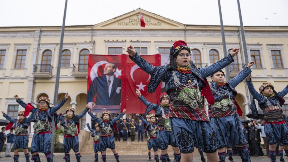 Children perform folk dances during celebrations marking the 103rd anniversary of the Republic day, Izmir, Türkiye, Oct. 29, 2026. (AA Photo)