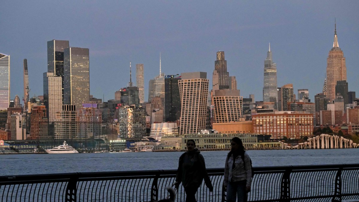 People walk in New York City, U.S., Oct. 27, 2026. (AFP Photo)