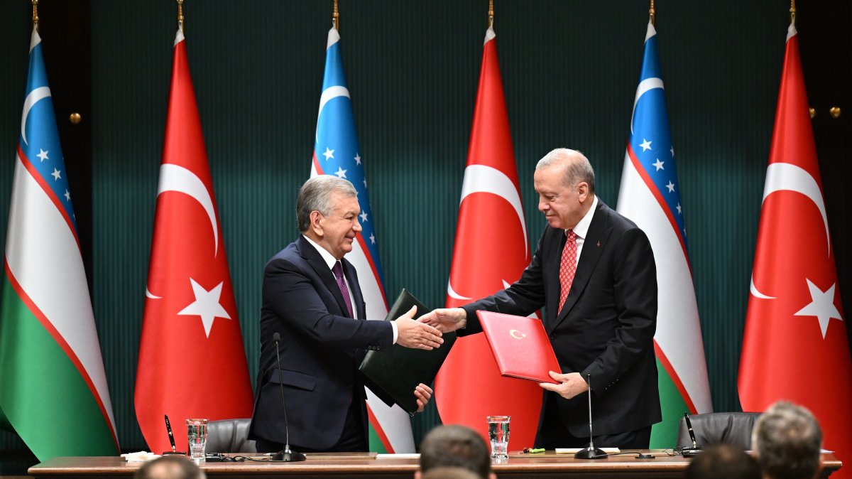 President Recep Tayyip Erdoğan and Uzbek President Shavkat Mirziyoyev attend a signing ceremony for bilateral agreements following their meeting, Ankara, Türkiye, Oct. 29, 2026. (AA Photo)