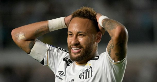 Santos' Neymar reacts during the second leg of the Copa Sudamericana knockout round play-off football match between Brazil's Santos and Venezuela's Universidad Central at the Urbano Caldeira stadium, in Santos, state of Sao Paulo, Brazil, July 28, 2026. (AFP Photo)