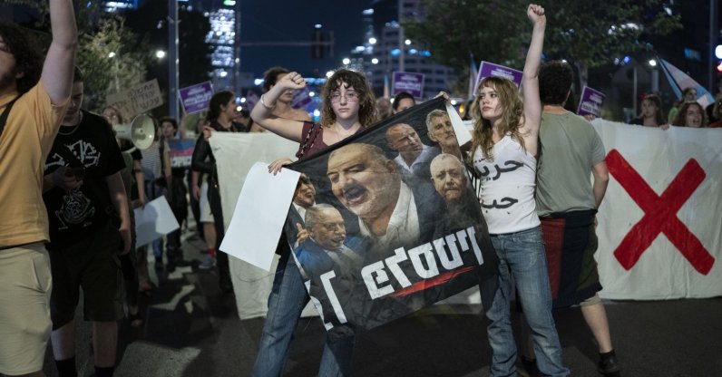 Moderate Israelis hold a rally to call on the Israeli opposition to form a coalition government with Arab parties, in Tel Aviv, Israel, Oct. 28, 2026. (AA Photo)
