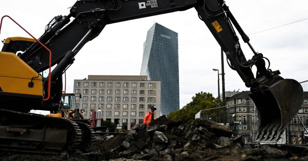European Central Bank (ECB) headquarters is pictured behind a construction site in Frankfurt am Main, western Germany, Oct. 23, 2026. (AFP Photo)