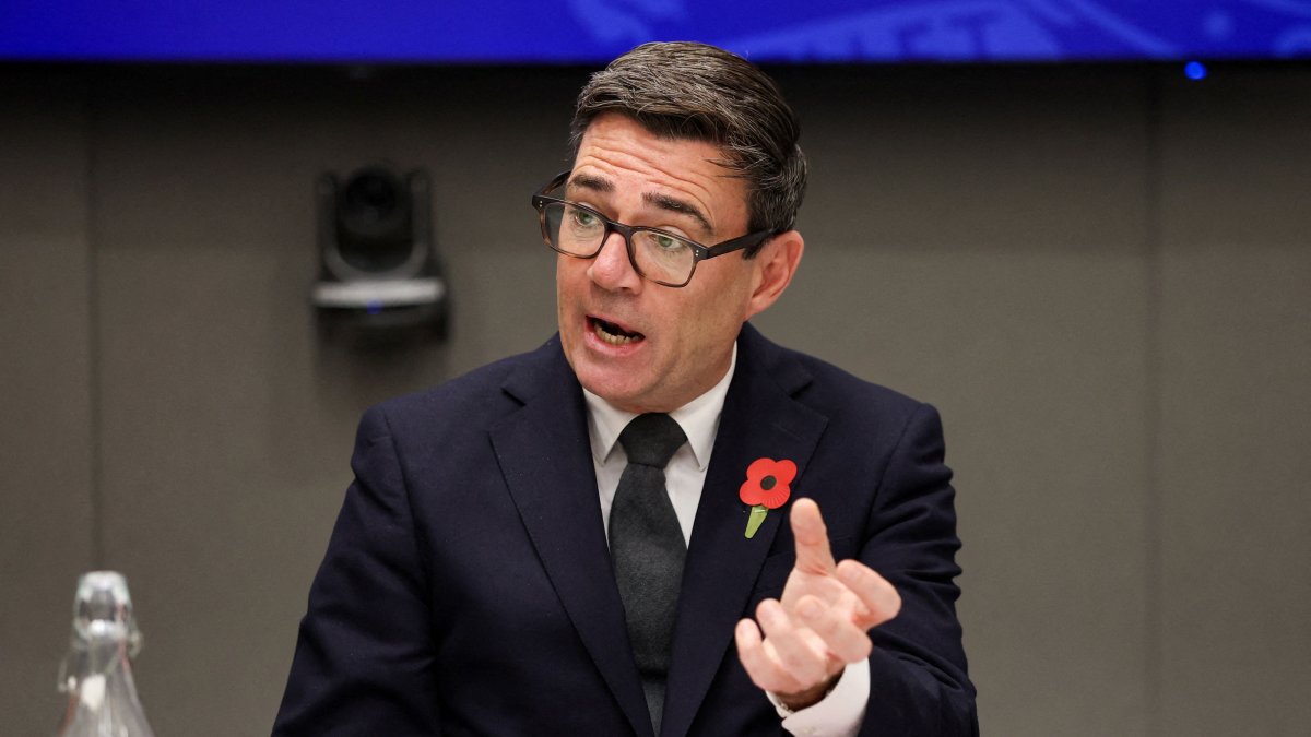 Britain's Prime Minister Andy Burnham chairs a meeting of the National Economic Council, Glasgow, Scotland, Oct. 30, 2026. (AFP Photo)