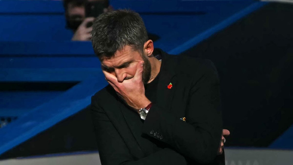 Manchester United's English head coach Michael Carrick gestures on the touchline during the English Premier League football match between Chelsea and Manchester United at Stamford Bridge, London, U.K., Oct. 31, 2026. (AFP Photo)